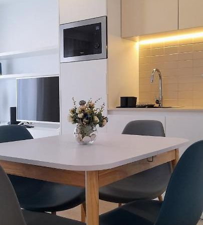 Light Brown Central Apartment Авиеро Екстериор снимка
