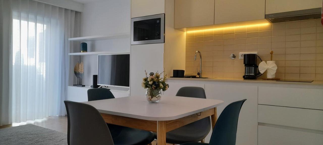 Light Brown Central Apartment Авиеро Екстериор снимка