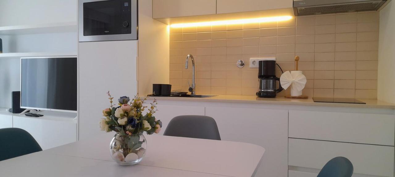 Light Brown Central Apartment Авиеро Екстериор снимка